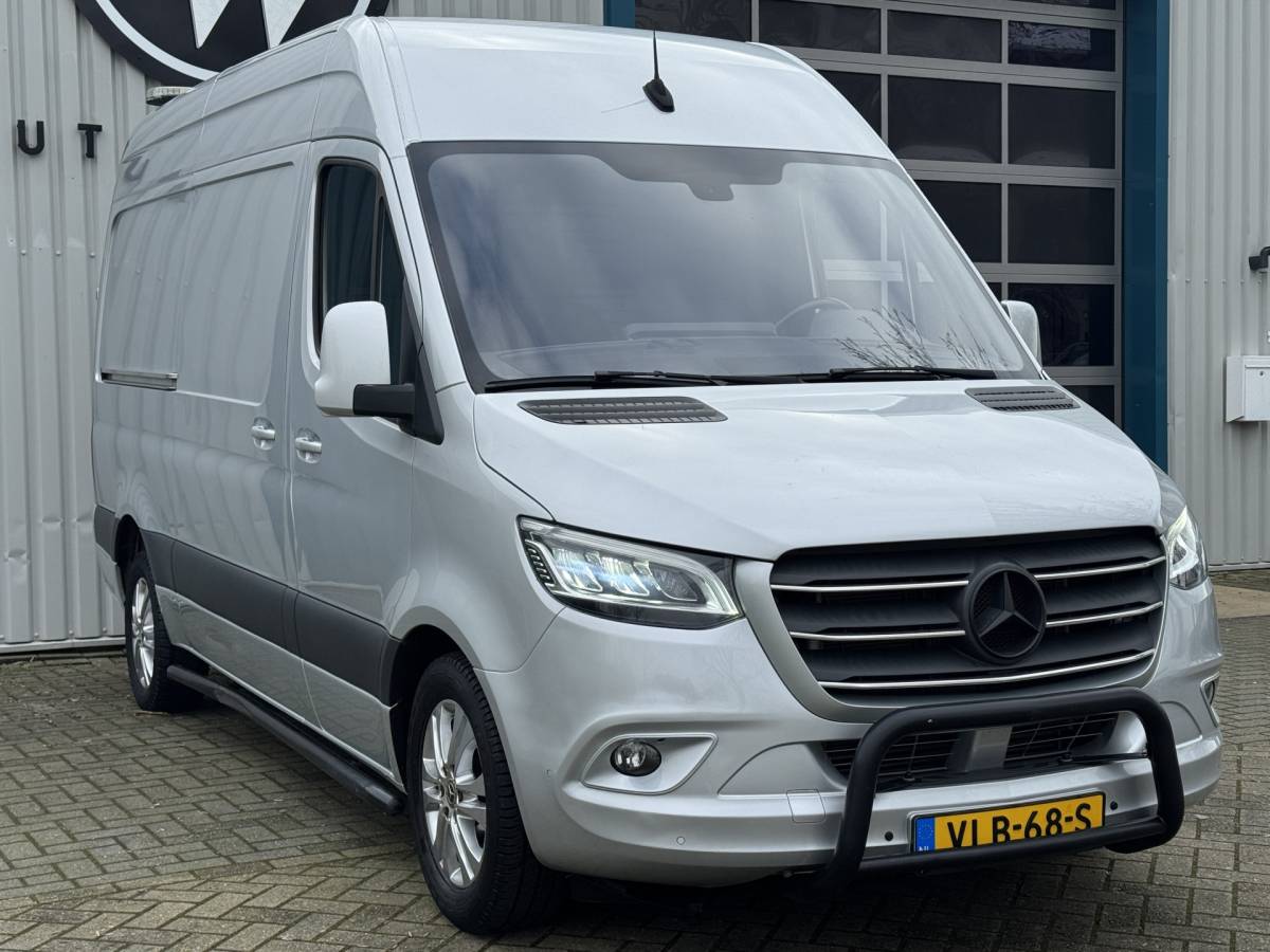 Mercedes-Benz Sprinter Mercedes-Benz Sprinter 319 3.0 CDI L2H2 LED / D-schuifdeur / Navi / 6-Cilinder / Unieke inbouw / Camera / Carplay / DAB / En nog veel meer!