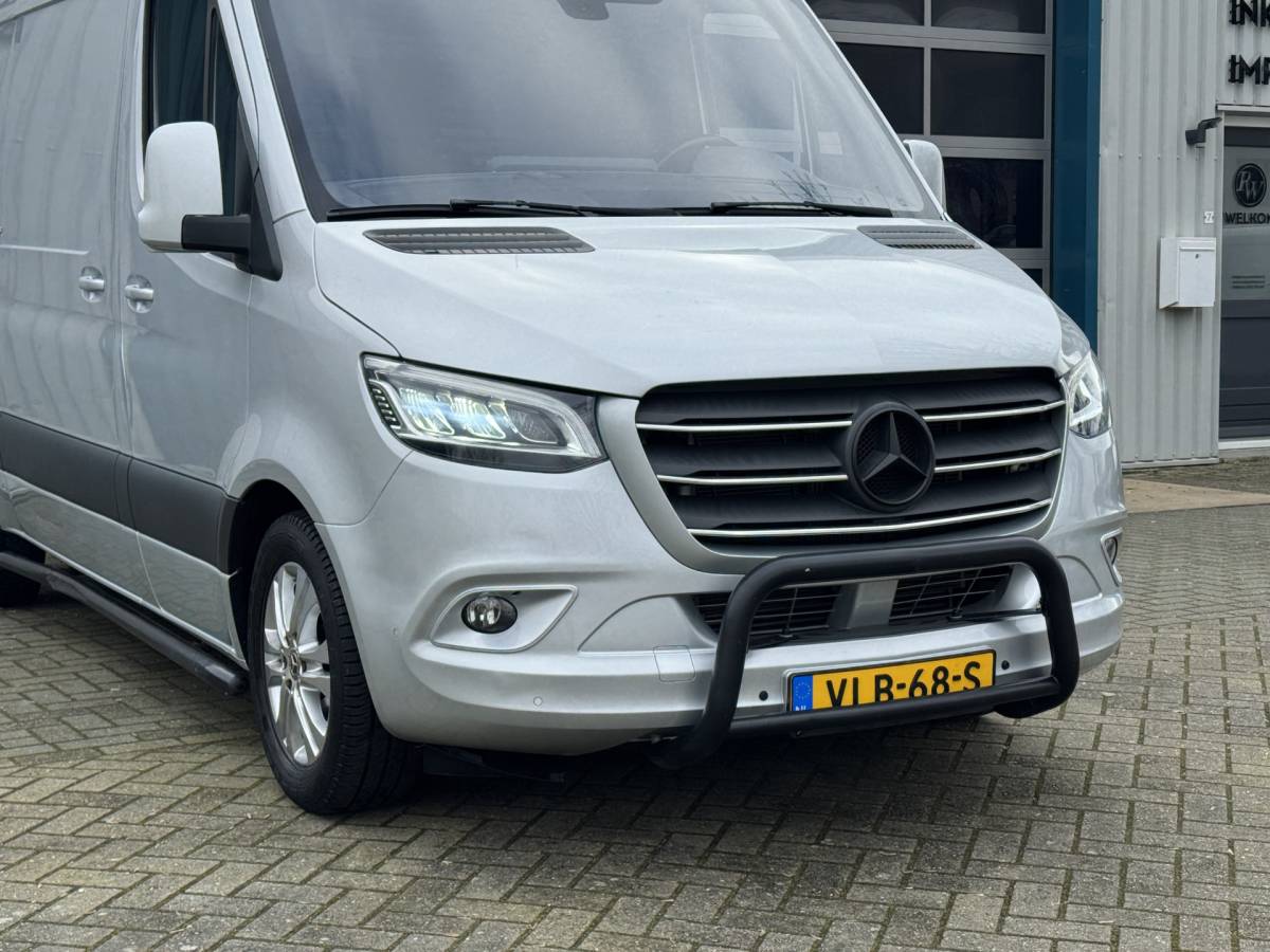 Mercedes-Benz Sprinter Mercedes-Benz Sprinter 319 3.0 CDI L2H2 LED / D-schuifdeur / Navi / 6-Cilinder / Unieke inbouw / Camera / Carplay / DAB / En nog veel meer!