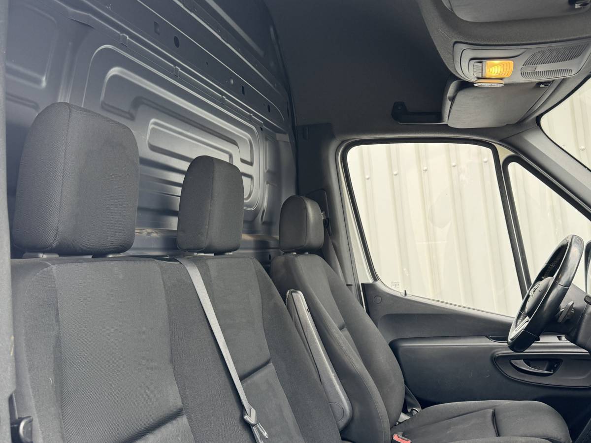 Mercedes-Benz Sprinter Mercedes-Benz Sprinter 319 3.0 CDI L2H2 LED / D-schuifdeur / Navi / 6-Cilinder / Unieke inbouw / Camera / Carplay / DAB / En nog veel meer!