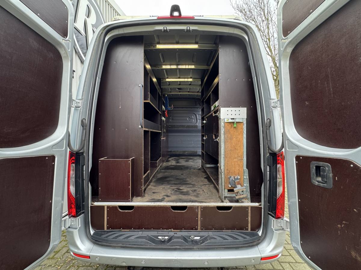 Mercedes-Benz Sprinter Mercedes-Benz Sprinter 319 3.0 CDI L2H2 LED / D-schuifdeur / Navi / 6-Cilinder / Unieke inbouw / Camera / Carplay / DAB / En nog veel meer!