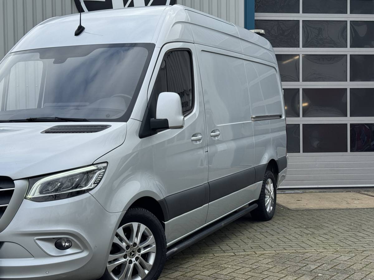 Mercedes-Benz Sprinter Mercedes-Benz Sprinter 319 3.0 CDI L2H2 LED / D-schuifdeur / Navi / 6-Cilinder / Unieke inbouw / Camera / Carplay / DAB / En nog veel meer!