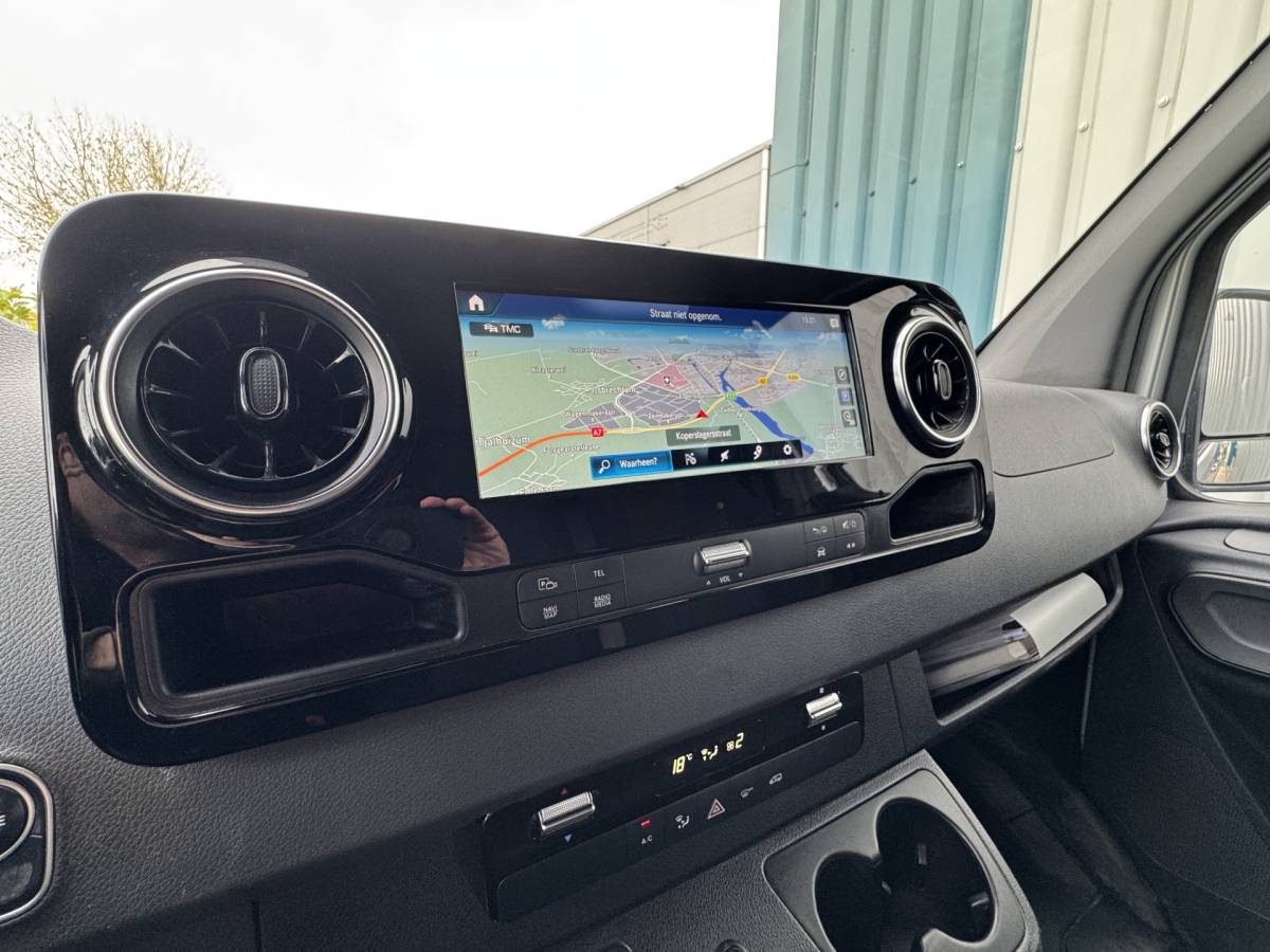 Mercedes-Benz Sprinter Mercedes-Benz Sprinter 319 3.0 CDI L2H2 LED / D-schuifdeur / Navi / 6-Cilinder / Unieke inbouw / Camera / Carplay / DAB / En nog veel meer!