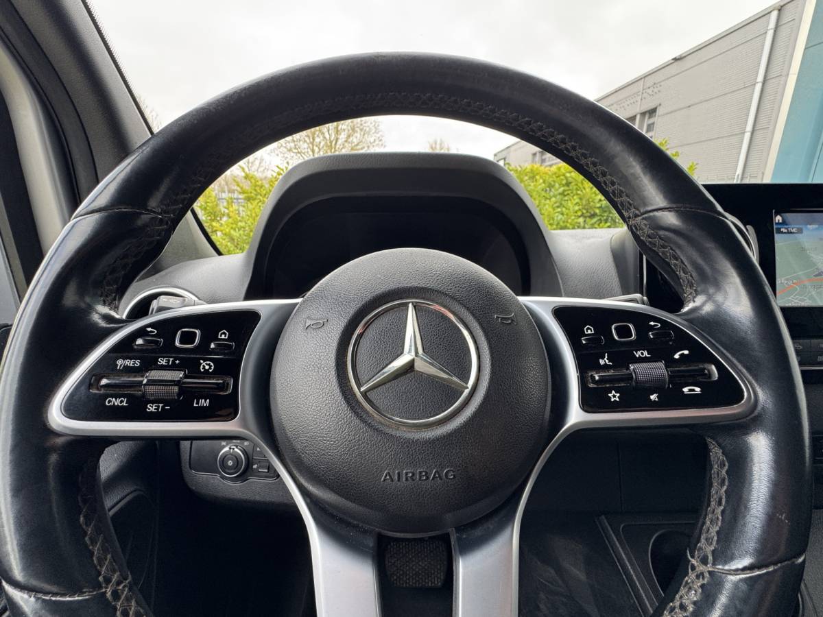 Mercedes-Benz Sprinter Mercedes-Benz Sprinter 319 3.0 CDI L2H2 LED / D-schuifdeur / Navi / 6-Cilinder / Unieke inbouw / Camera / Carplay / DAB / En nog veel meer!