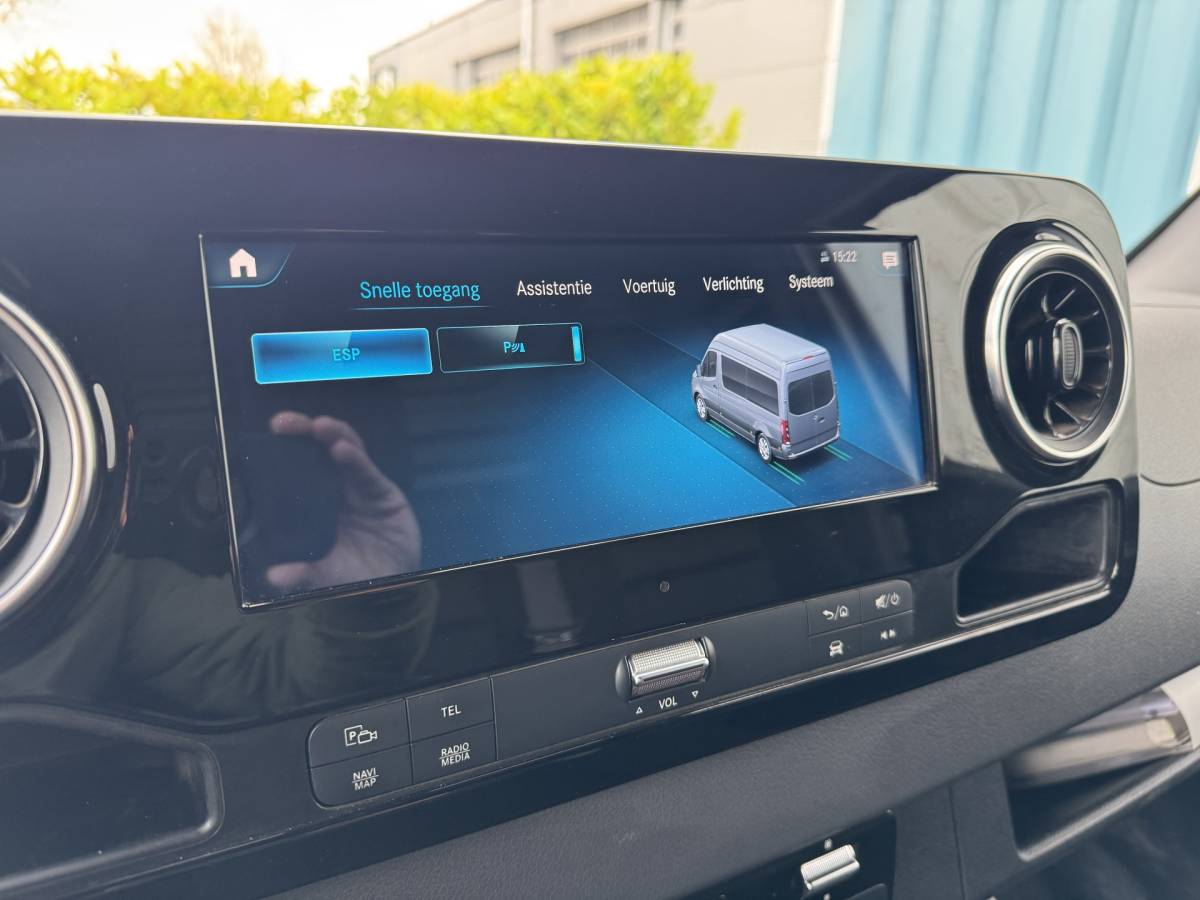 Mercedes-Benz Sprinter Mercedes-Benz Sprinter 319 3.0 CDI L2H2 LED / D-schuifdeur / Navi / 6-Cilinder / Unieke inbouw / Camera / Carplay / DAB / En nog veel meer!