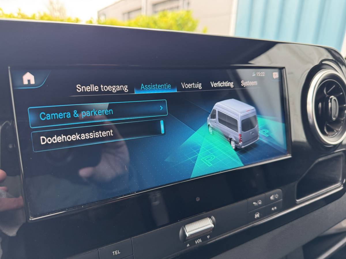 Mercedes-Benz Sprinter Mercedes-Benz Sprinter 319 3.0 CDI L2H2 LED / D-schuifdeur / Navi / 6-Cilinder / Unieke inbouw / Camera / Carplay / DAB / En nog veel meer!