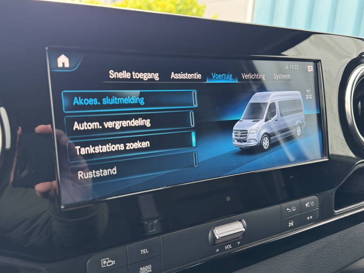 Mercedes-Benz Sprinter Mercedes-Benz Sprinter 319 3.0 CDI L2H2 LED / D-schuifdeur / Navi / 6-Cilinder / Unieke inbouw / Camera / Carplay / DAB / En nog veel meer!