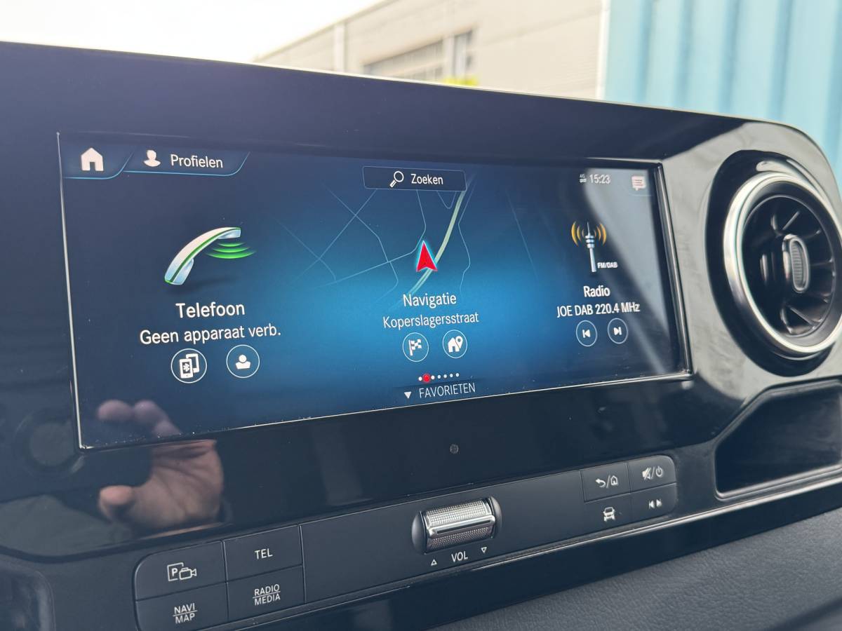 Mercedes-Benz Sprinter Mercedes-Benz Sprinter 319 3.0 CDI L2H2 LED / D-schuifdeur / Navi / 6-Cilinder / Unieke inbouw / Camera / Carplay / DAB / En nog veel meer!