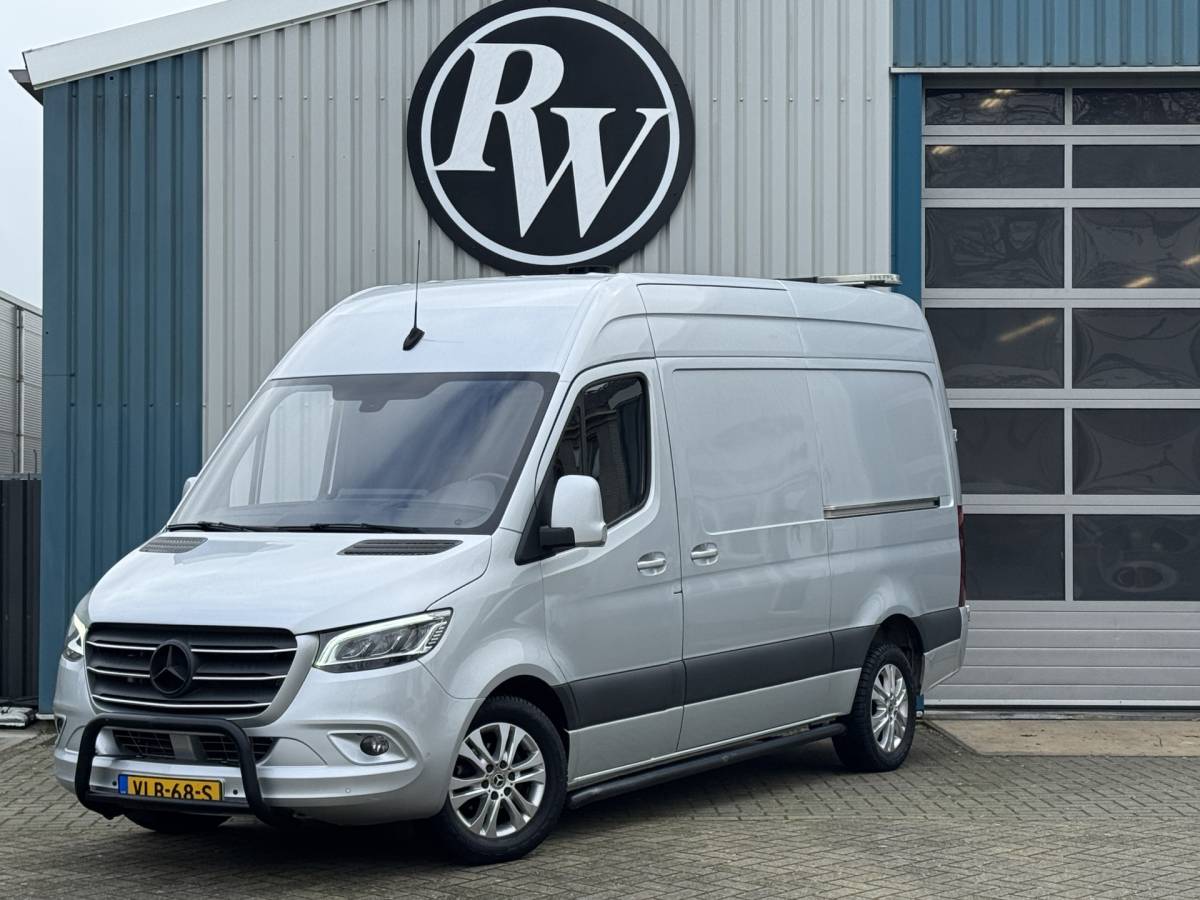 Mercedes-Benz Sprinter Mercedes-Benz Sprinter 319 3.0 CDI L2H2 LED / D-schuifdeur / Navi / 6-Cilinder / Unieke inbouw / Camera / Carplay / DAB / En nog veel meer!