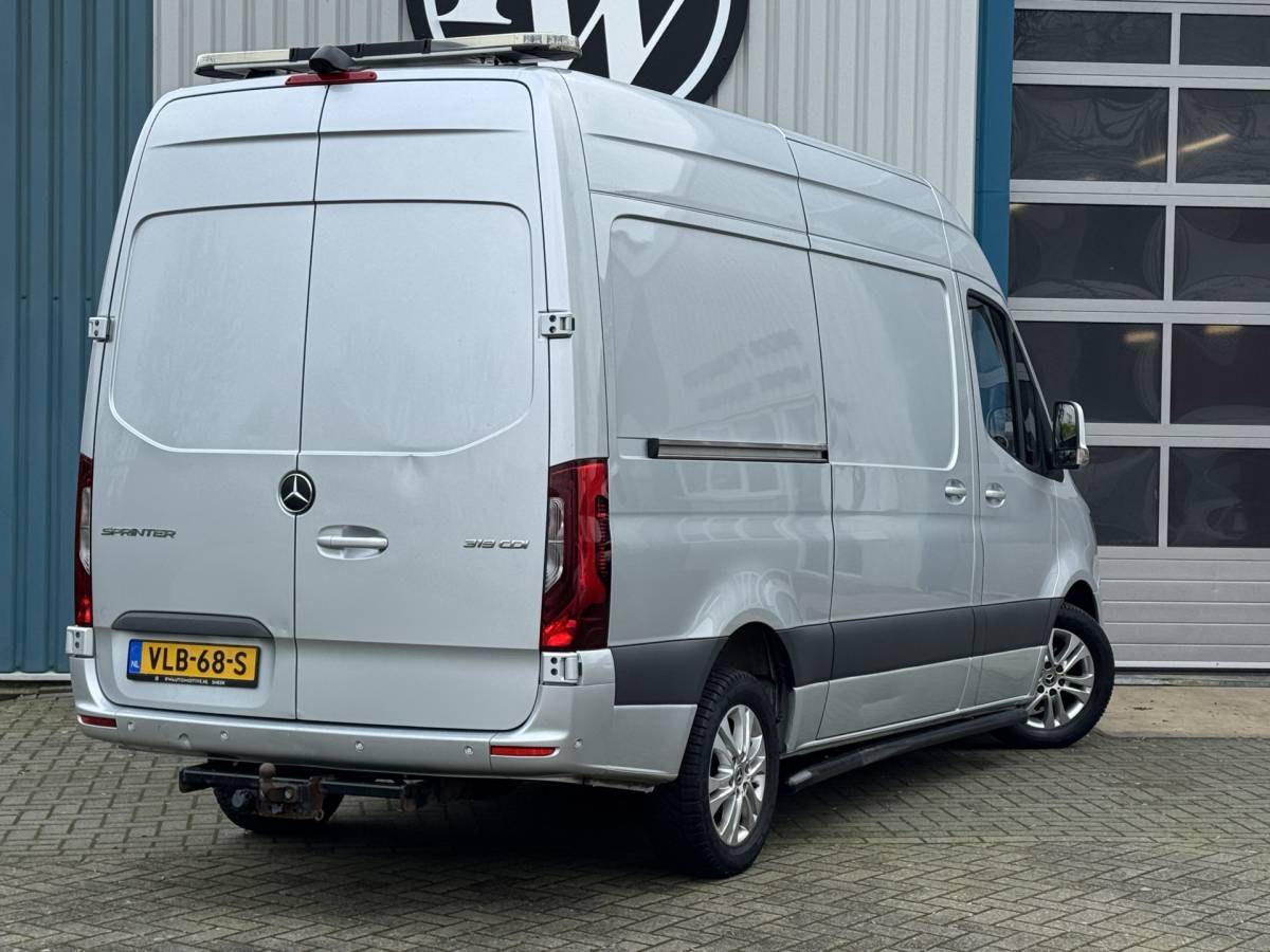 Mercedes-Benz Sprinter Mercedes-Benz Sprinter 319 3.0 CDI L2H2 LED / D-schuifdeur / Navi / 6-Cilinder / Unieke inbouw / Camera / Carplay / DAB / En nog veel meer!