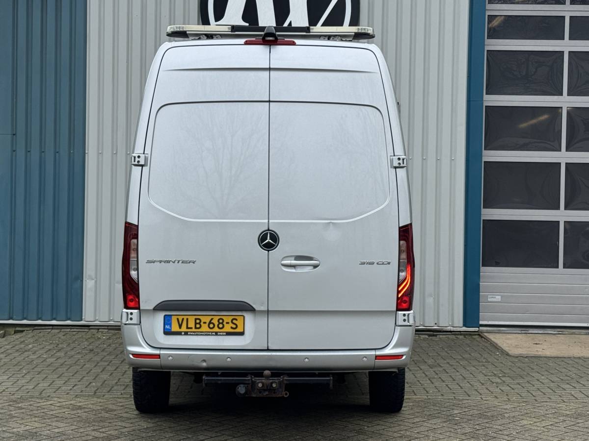 Mercedes-Benz Sprinter Mercedes-Benz Sprinter 319 3.0 CDI L2H2 LED / D-schuifdeur / Navi / 6-Cilinder / Unieke inbouw / Camera / Carplay / DAB / En nog veel meer!