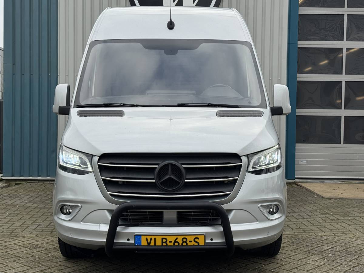Mercedes-Benz Sprinter Mercedes-Benz Sprinter 319 3.0 CDI L2H2 LED / D-schuifdeur / Navi / 6-Cilinder / Unieke inbouw / Camera / Carplay / DAB / En nog veel meer!
