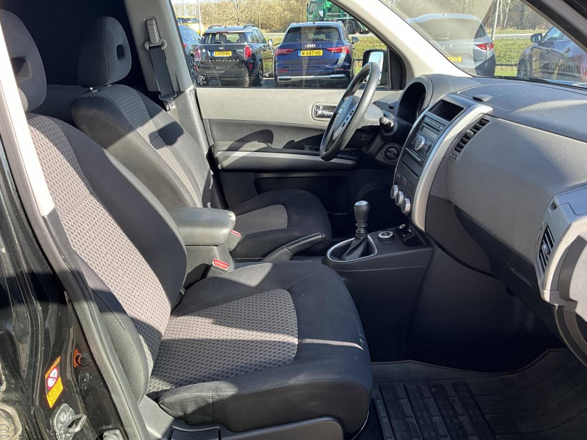Nissan  Nissan X-Trail 2.0 XE 4WD