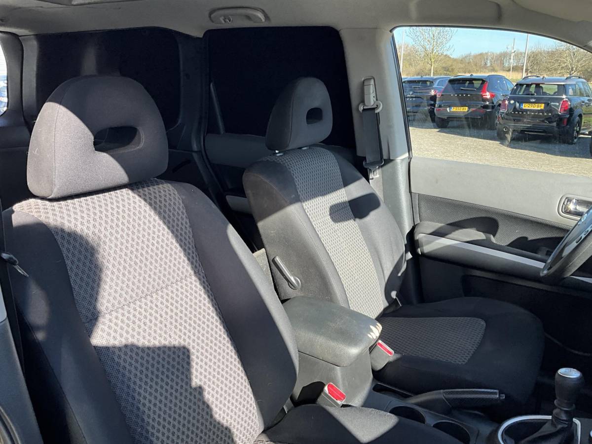Nissan  Nissan X-Trail 2.0 XE 4WD