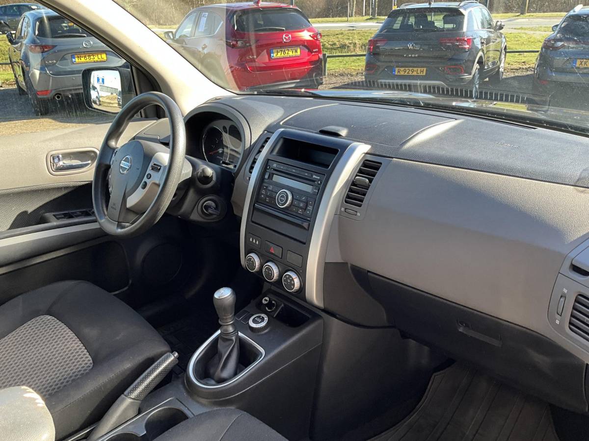 Nissan  Nissan X-Trail 2.0 XE 4WD