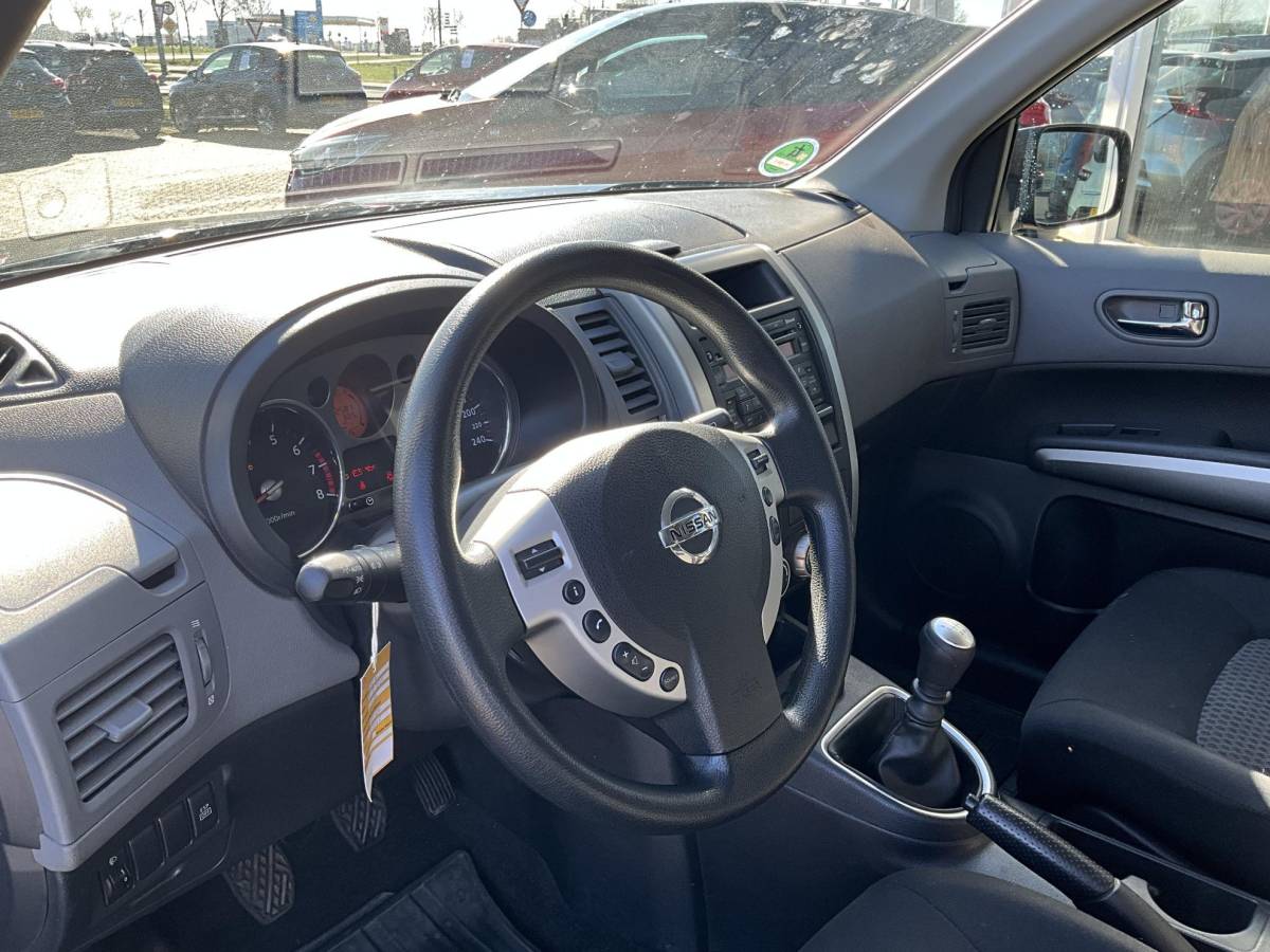 Nissan  Nissan X-Trail 2.0 XE 4WD