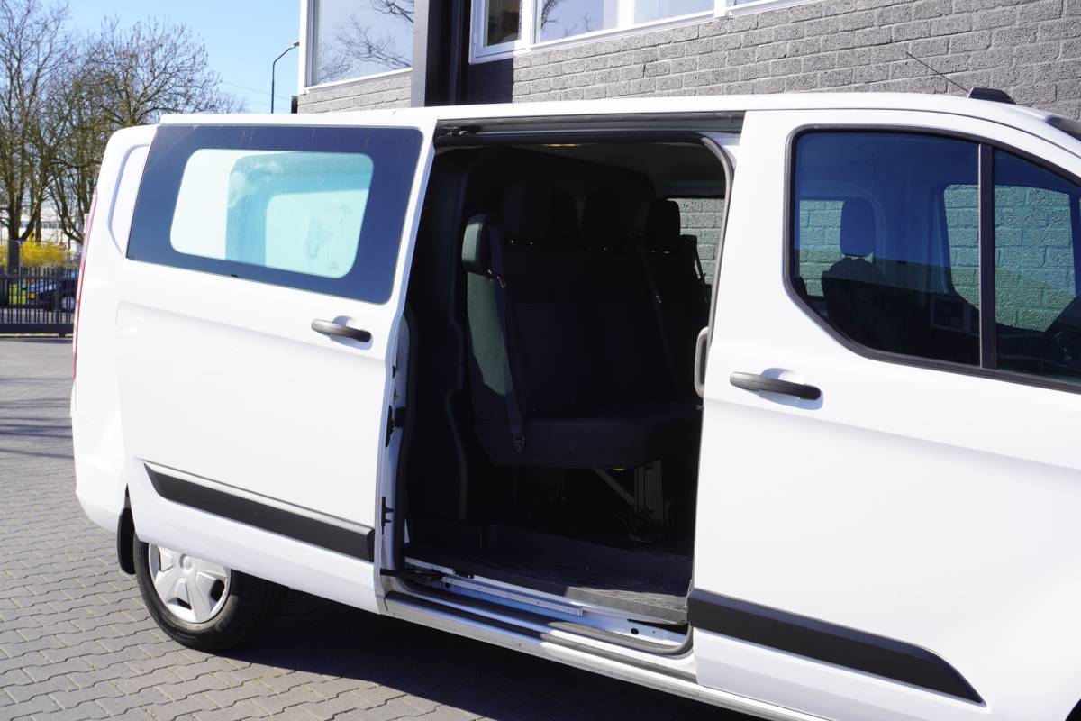 Ford Transit Custom Ford Transit Custom 2.0 TDCI 130PK L2 Dubbele Cabine EURO 6 – Airco – Navi – Cruise – Trekhaak – € 18.950,- Excl.