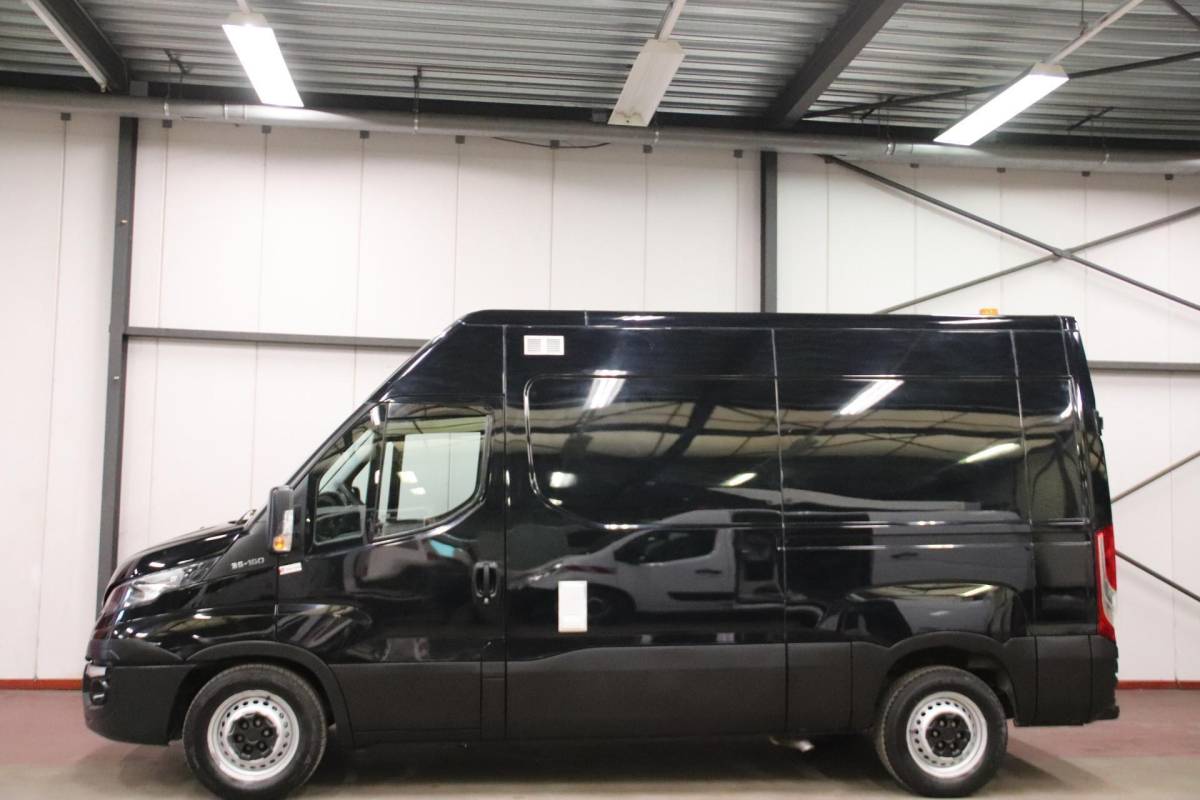 Iveco Daily Iveco Daily 35S16V 2.3 L2H2 160PK 3500 KG TREKVERMOGEN EURO 6 Iveco Daily 35S16V 2.3 L2H2 160 PK 3500 KG TREKVERMOGEN EURO 6