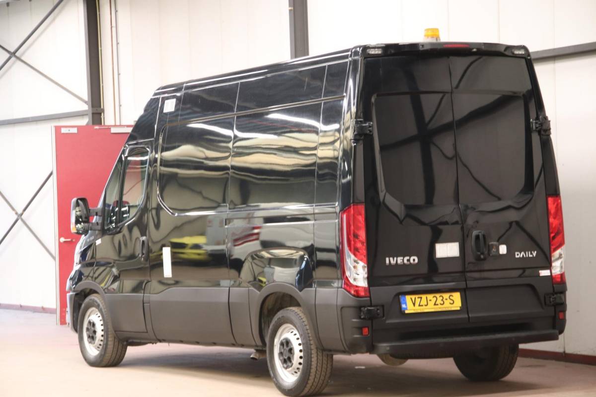 Iveco Daily Iveco Daily 35S16V 2.3 L2H2 160PK 3500 KG TREKVERMOGEN EURO 6 Iveco Daily 35S16V 2.3 L2H2 160 PK 3500 KG TREKVERMOGEN EURO 6