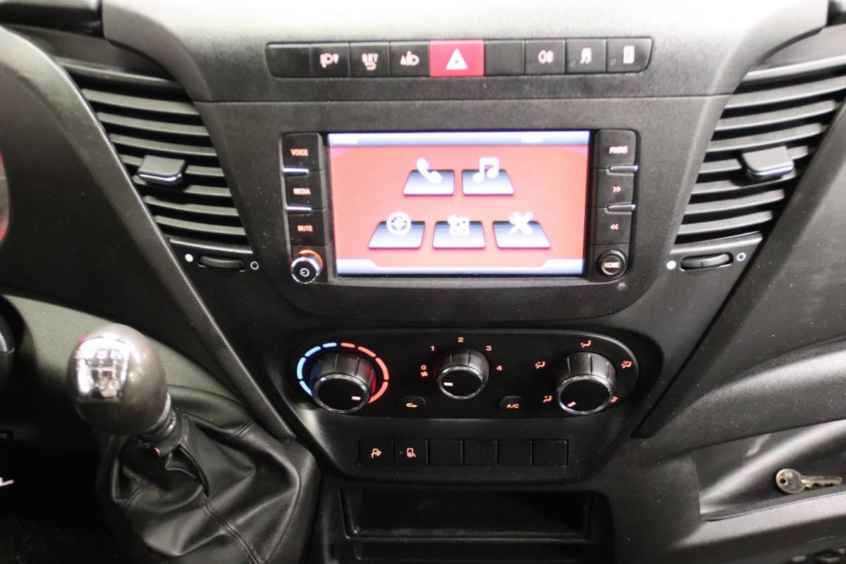 Iveco Daily Iveco Daily 35S16V 2.3 L2H2 160PK 3500 KG TREKVERMOGEN EURO 6 Iveco Daily 35S16V 2.3 L2H2 160 PK 3500 KG TREKVERMOGEN EURO 6