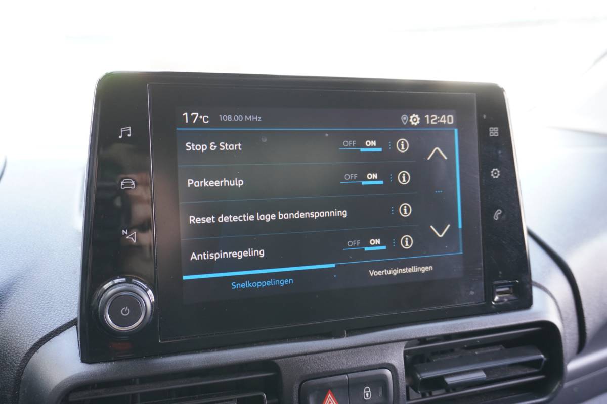 Peugeot Partner Peugeot Partner 1.5 BlueHDI 130 PK Automaat EURO 6 – Airco – Cruise – Trekhaak – € 11.950,- Excl.