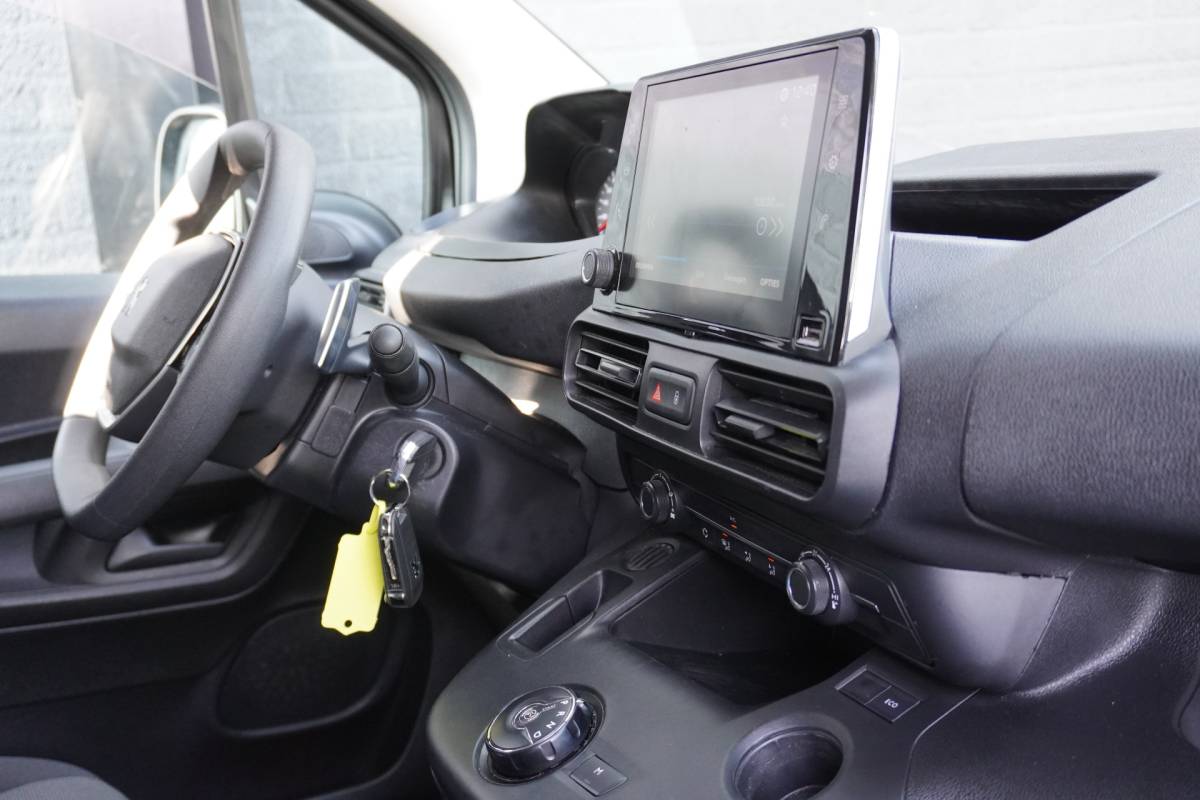 Peugeot Partner Peugeot Partner 1.5 BlueHDI 130 PK Automaat EURO 6 – Airco – Cruise – Trekhaak – € 11.950,- Excl.