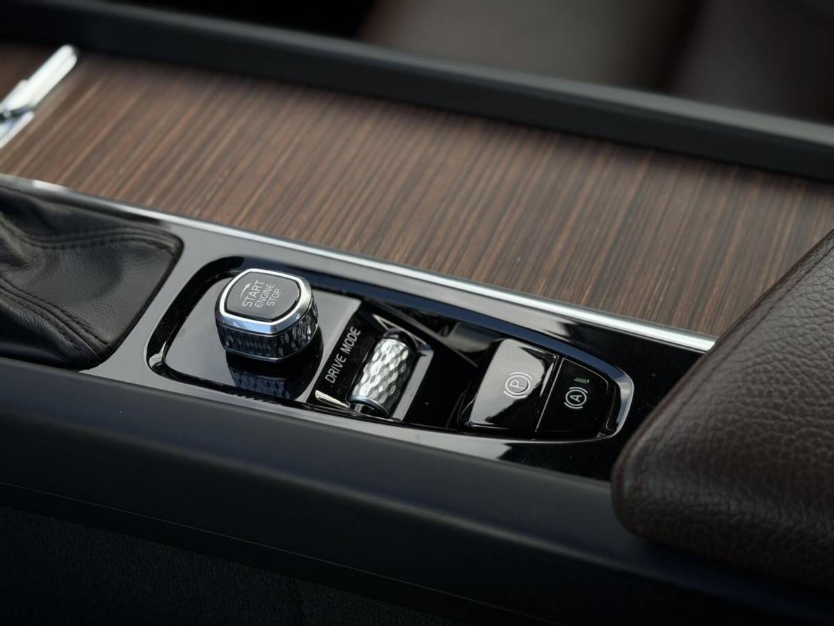 Volvo XC60 Volvo XC60 2.0 T5 AWD Inscription| 1e eigenaar| Vol opties|