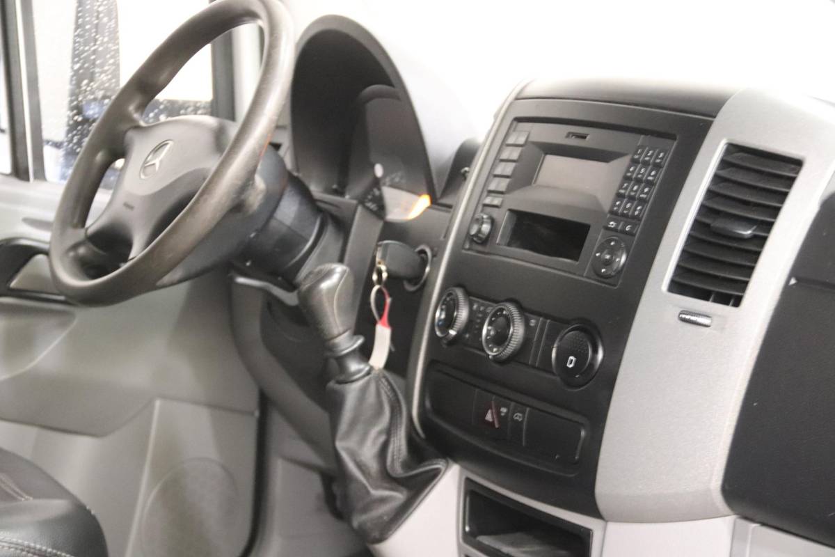 Mercedes-Benz Sprinter Mercedes-Benz Sprinter 513 2.2 CDI BAKWAGEN BOX MET LAADKLEP