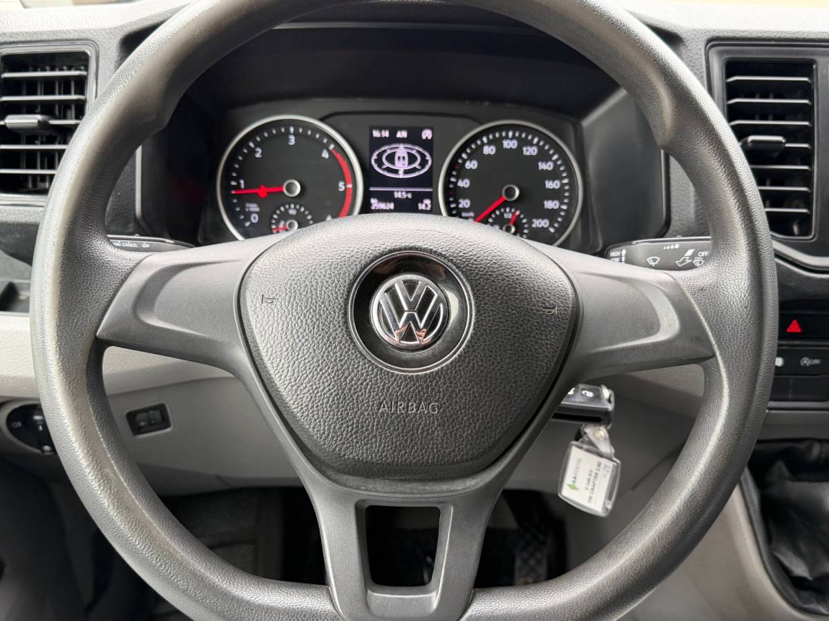 Volkswagen Crafter Volkswagen Crafter 35 2.0 TDI L3H3 / Trekhaak / Dealer onderhouden! / App connect