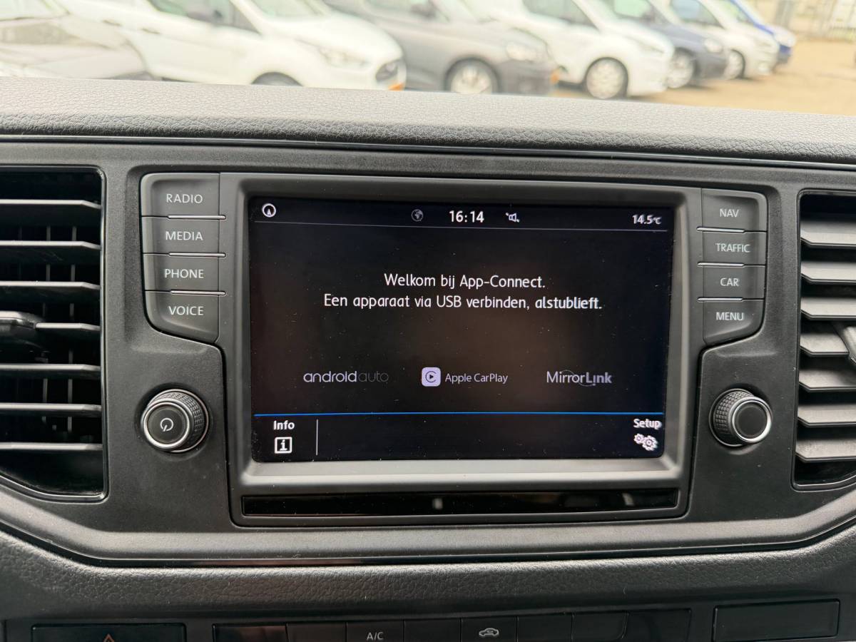 Volkswagen Crafter Volkswagen Crafter 35 2.0 TDI L3H3 / Trekhaak / Dealer onderhouden! / App connect