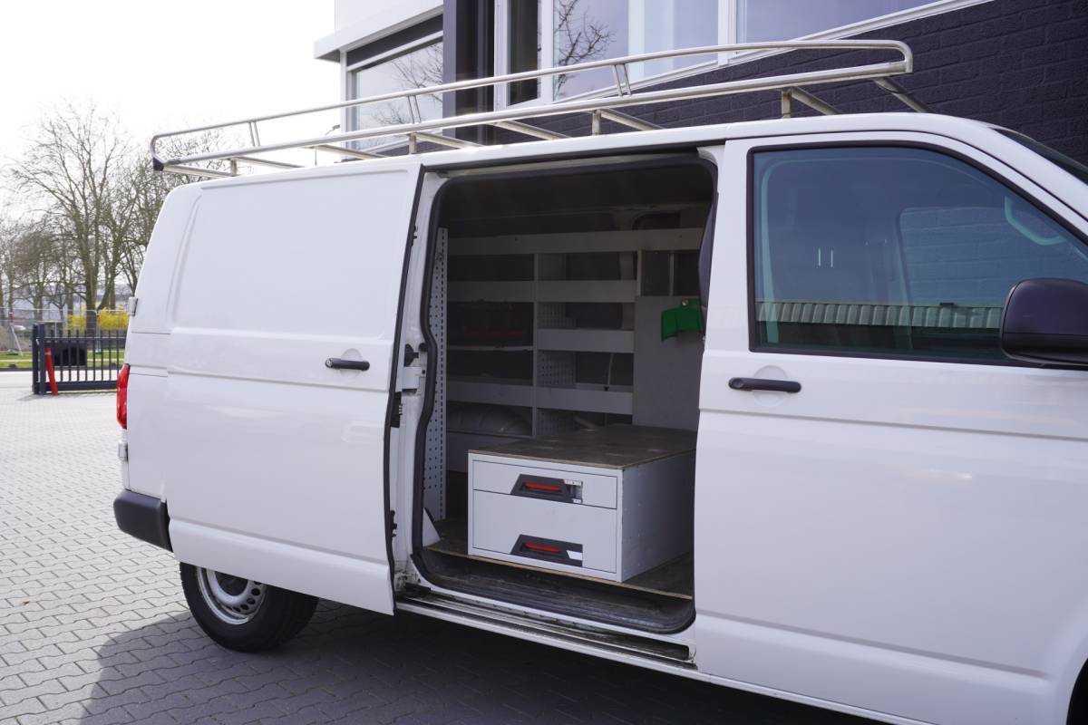 Volkswagen Transporter Volkswagen Transporter 2.0 TDI L2 150PK 2x schuifdeur EURO 6 – Airco – Trekhaak – PDC – € 12.950,- Excl.