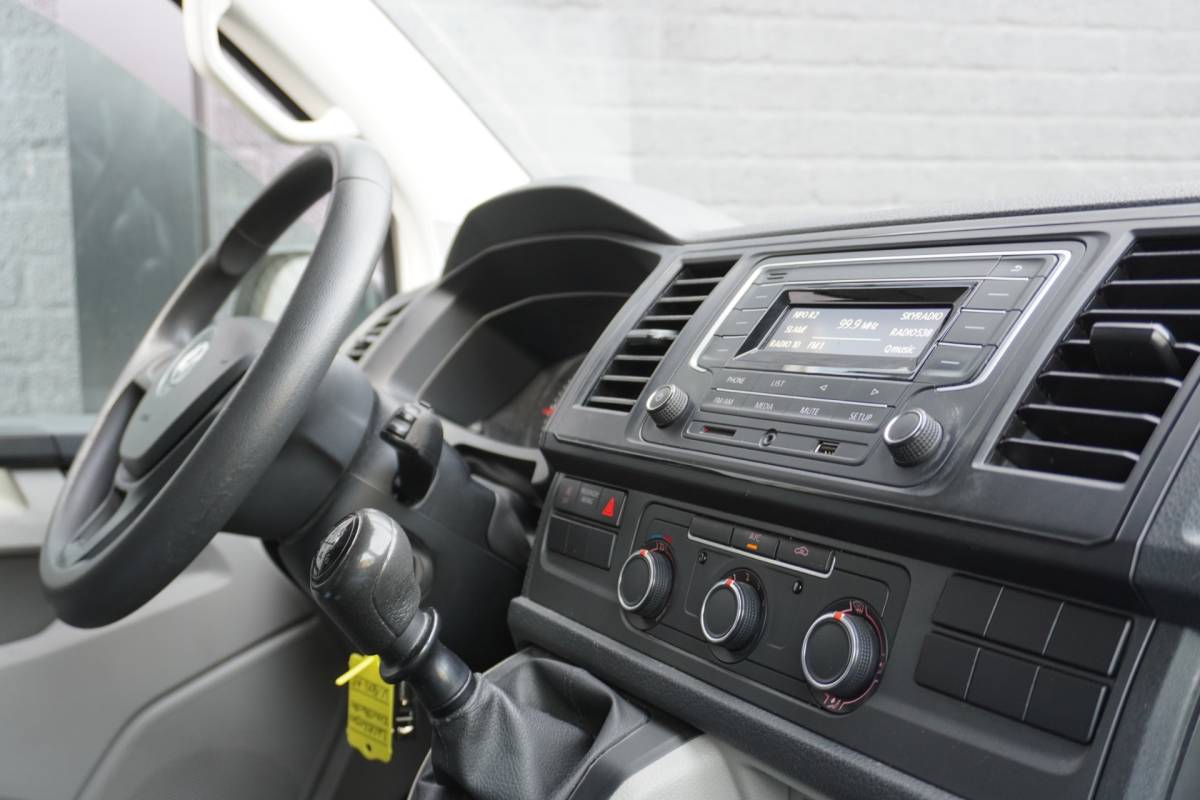 Volkswagen Transporter Volkswagen Transporter 2.0 TDI L2 150PK 2x schuifdeur EURO 6 – Airco – Trekhaak – PDC – € 12.950,- Excl.