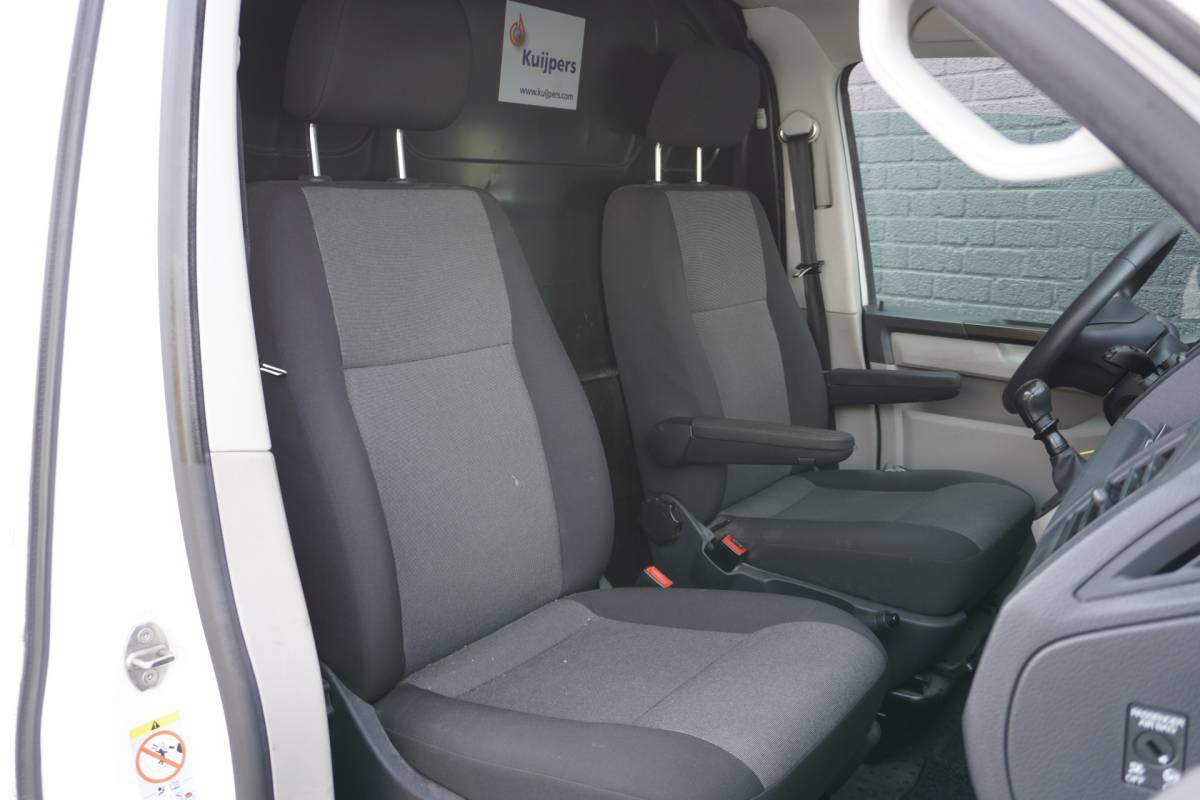 Volkswagen Transporter Volkswagen Transporter 2.0 TDI L2 150PK 2x schuifdeur EURO 6 – Airco – Trekhaak – PDC – € 12.950,- Excl.