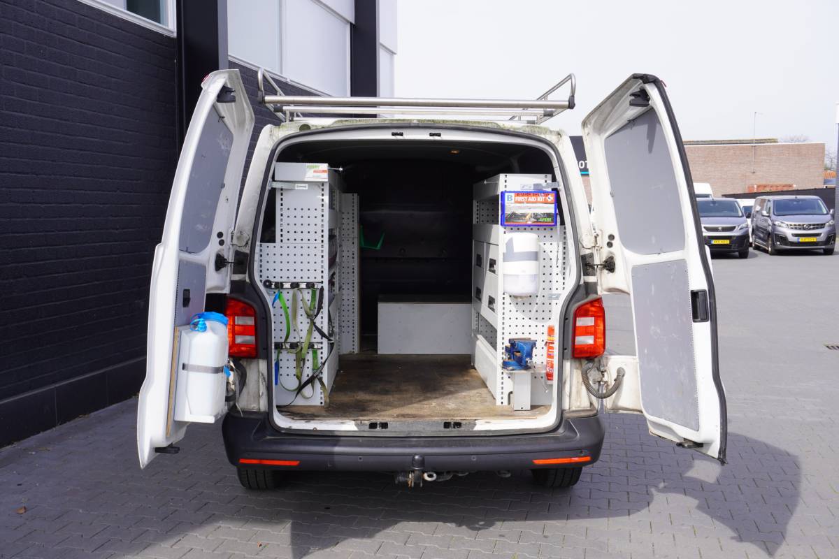 Volkswagen Transporter Volkswagen Transporter 2.0 TDI L2 150PK 2x schuifdeur EURO 6 – Airco – Trekhaak – PDC – € 12.950,- Excl.