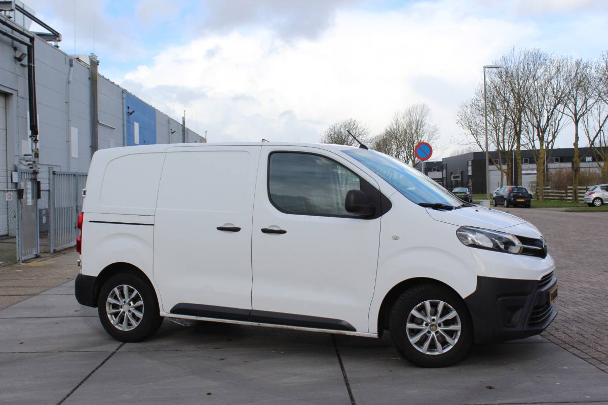 Toyota ProAce Toyota PROACE Compact 1.6 D-4D Cool Comfort dealer onderhouden trekhaak airco
