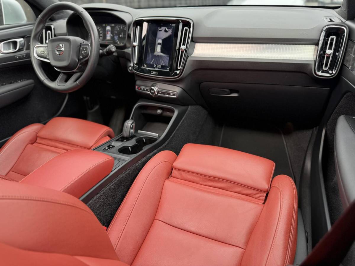 Volvo XC40 Volvo XC40 2.0 T4 190PK| Panodak| Leer| Keyless| Pilot| H&K