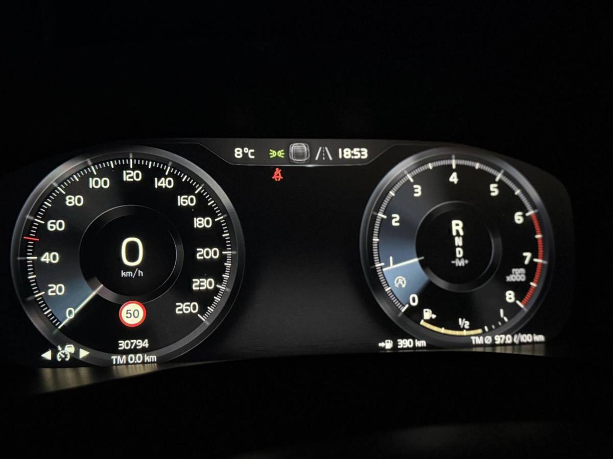 Volvo XC40 Volvo XC40 2.0 T4 190PK| Panodak| Leer| Keyless| Pilot| H&K