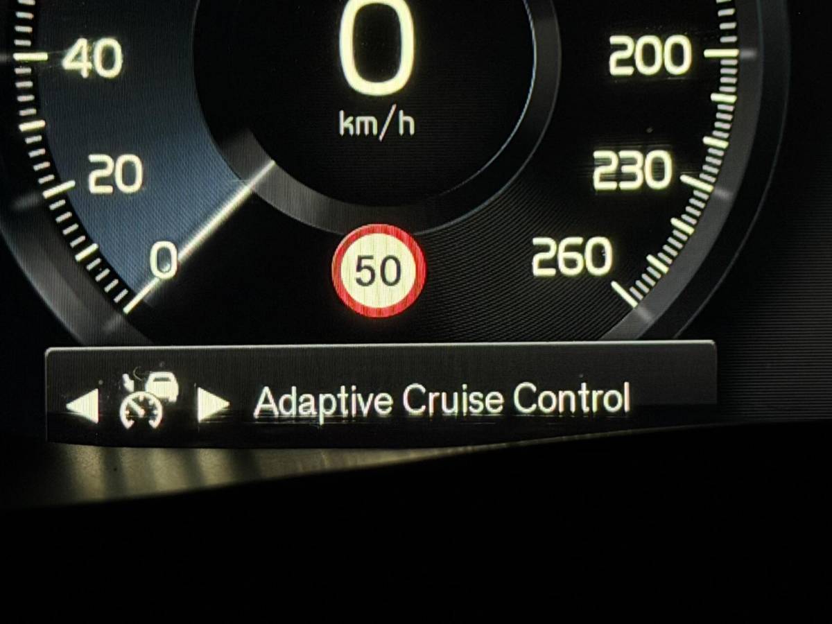 Volvo XC40 Volvo XC40 2.0 T4 190PK| Panodak| Leer| Keyless| Pilot| H&K