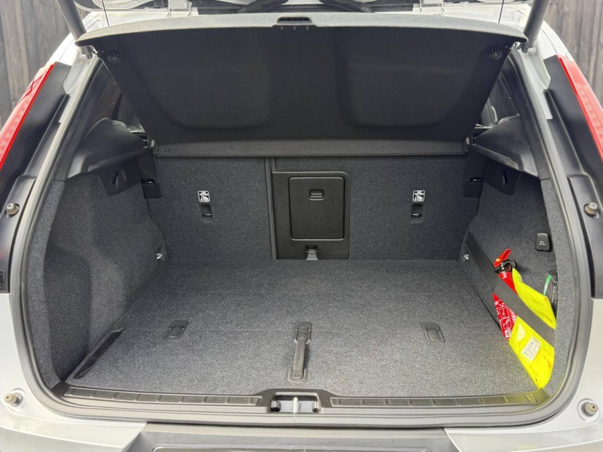 Volvo XC40 Volvo XC40 2.0 T4 190PK| Panodak| Leer| Keyless| Pilot| H&K