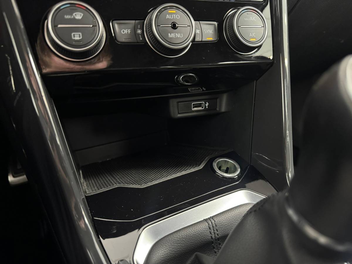 Volkswagen T-Roc Volkswagen T-ROC 1.5 TSI Sport |Clima|Stoelverwarming|Navigatie|ACC|