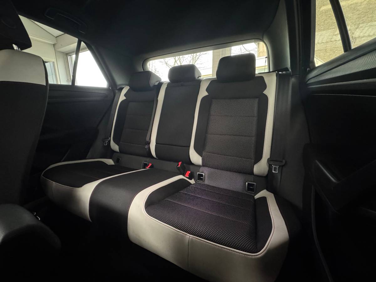 Volkswagen T-Roc Volkswagen T-ROC 1.5 TSI Sport |Clima|Stoelverwarming|Navigatie|ACC|