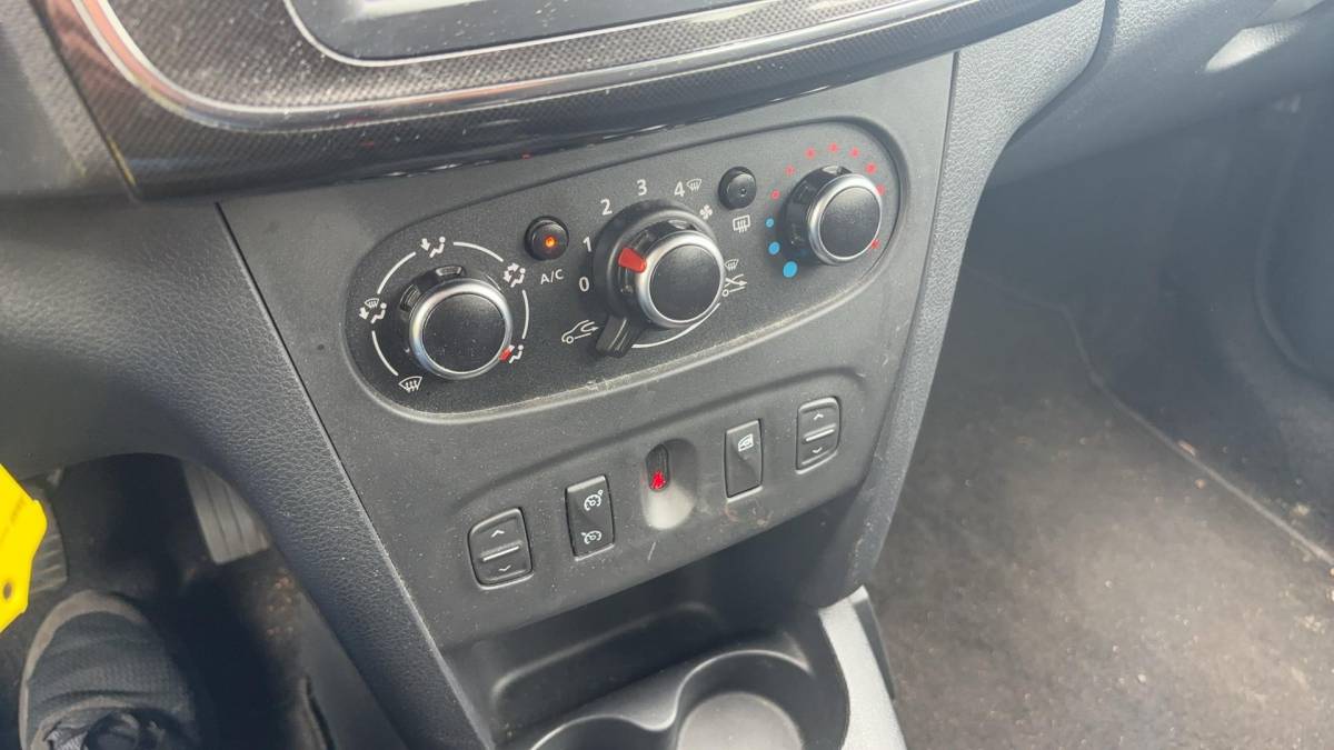 Dacia Logan Dacia Logan MCV 0.9 TCe Laureate 1STE EIG / NAVI / AIRCO / PDC / BLUETOOTH / CRUISE / NL-AUTO