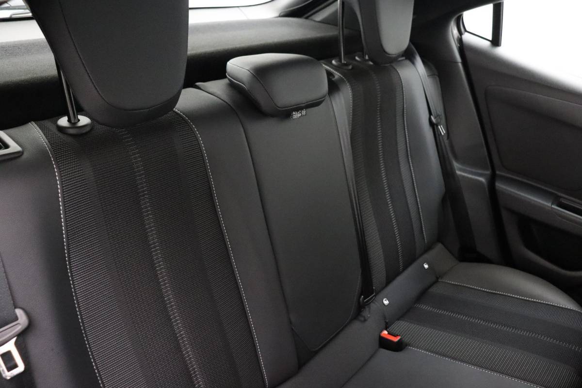 Opel Mokka Opel Mokka 1.2 Turbo Elegance 130 PK | Navigatie | Climate control | Lichtmetalen velgen | Camera | Zwart dak | Cruise control