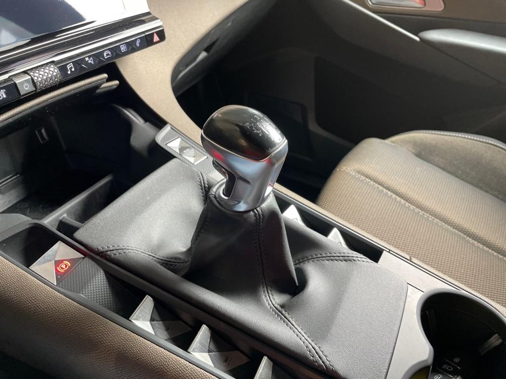 DS DS 7 DS DS7 Crossback DS7 1.2 130PK ECC LMV LED NAVIGATIE CAMERA DS 7 Crossback 1.2 PT ECC LMV SPORTSTOELEN LED NAVIGATIE CAMERA