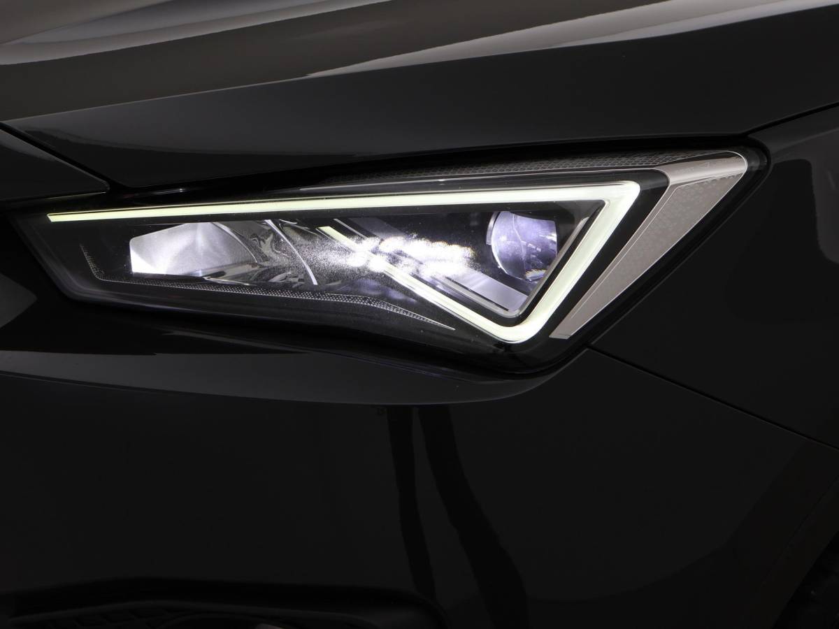 SEAT Tarraco SEAT Tarraco 1.5 TSI 150 PK STYLE LIMITED + TREKHAAK | ALL SEASON BANDEN | LED | CAMERA