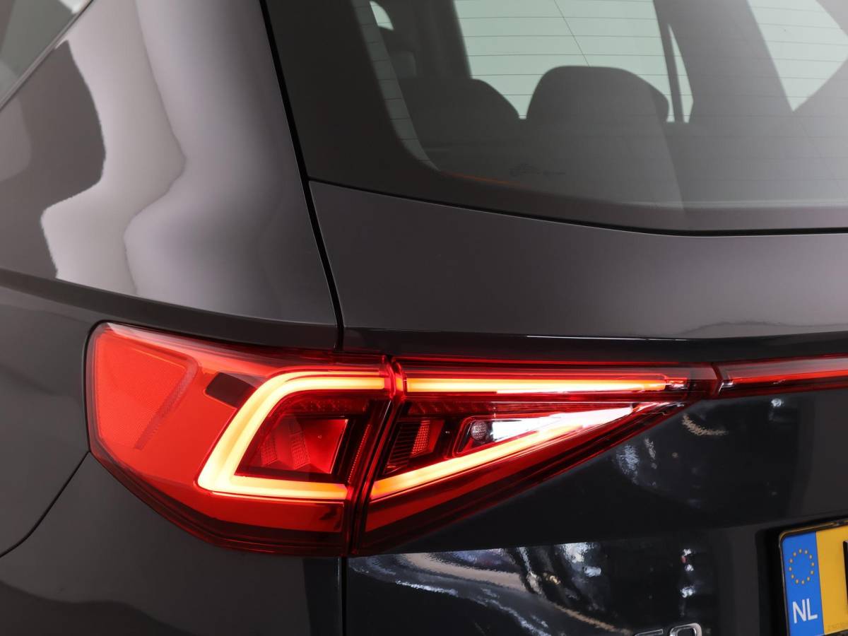 SEAT Tarraco SEAT Tarraco 1.5 TSI 150 PK STYLE LIMITED + TREKHAAK | ALL SEASON BANDEN | LED | CAMERA