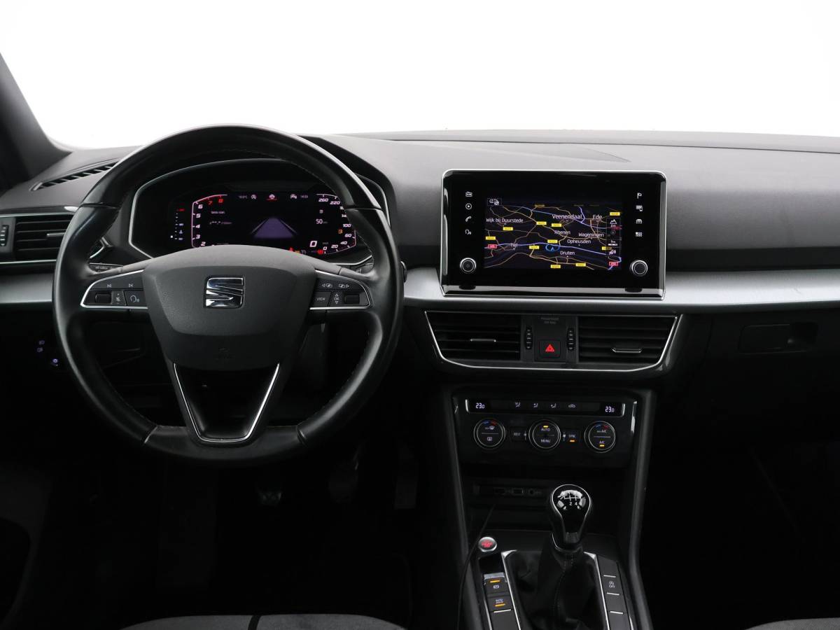 SEAT Tarraco SEAT Tarraco 1.5 TSI 150 PK STYLE LIMITED + TREKHAAK | ALL SEASON BANDEN | LED | CAMERA