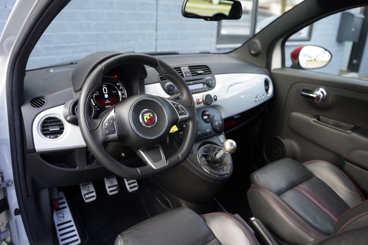 Fiat 500 Fiat 500 1.4 T-Jet Abarth 595 Turismo 160pk, Handbak, Leder