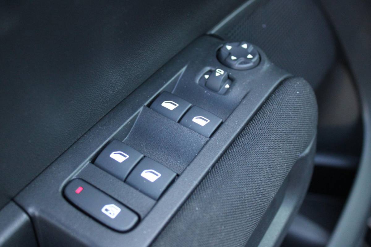 Citroën C3 Aircross Citroen C3 Aircross 1.2 130PK AUTOMAAT MAX | HEAD UP DISPLAY | STOEL VERWARMING | LICHTMETALEN VELGEN 16″ | KEYLESS ENTRY/START | PARKEERSENSOREN ACHTER | LED KOPLAMPEN | NAVIGATIE | APPLE CARPLAY/ANDROID AUTO | DAB+ RADIO | CLIMATE CONTROL | CRUISE CONTROL |