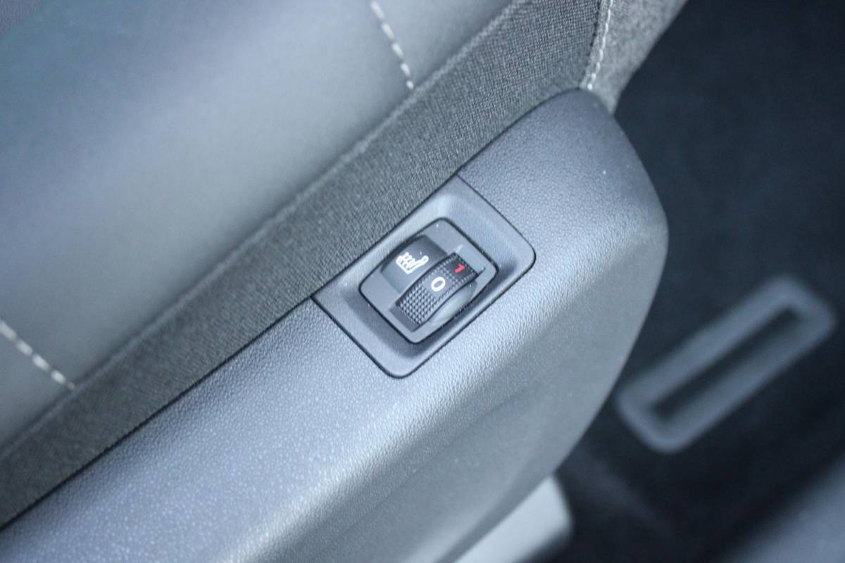 Citroën C3 Aircross Citroen C3 Aircross 1.2 130PK AUTOMAAT MAX | HEAD UP DISPLAY | STOEL VERWARMING | LICHTMETALEN VELGEN 16″ | KEYLESS ENTRY/START | PARKEERSENSOREN ACHTER | LED KOPLAMPEN | NAVIGATIE | APPLE CARPLAY/ANDROID AUTO | DAB+ RADIO | CLIMATE CONTROL | CRUISE CONTROL |