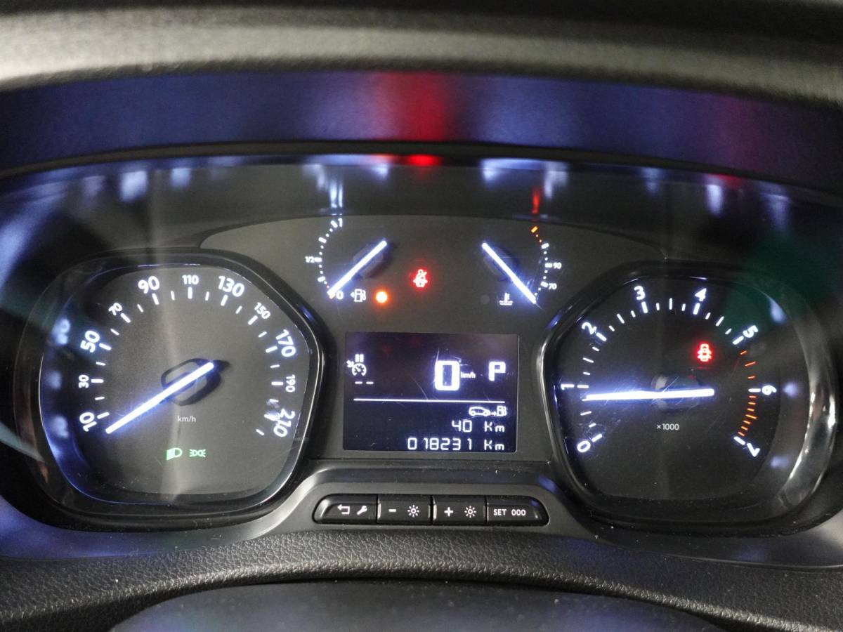 Opel Vivaro Opel Vivaro 2.0 CDTI 145 pk Automaat L2H1 Edition 3-zits Airco Navigatie Bluetooth Cruise Control Trekhaak